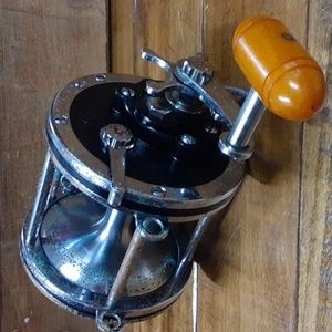 Vintage Penn Senator fishing reel